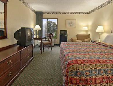 Days Inn By Wyndham Newport News City Center Oyster Point Ruang foto